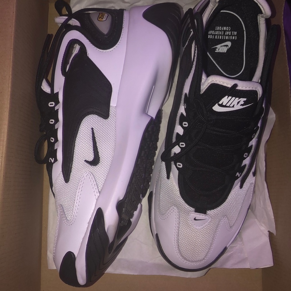 womans size 8 nike zoom 2k (white/black)